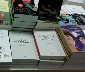 A la librairie "les volcans" à côté de l'excellent "la part des nuages" de Thomas Vinau. 